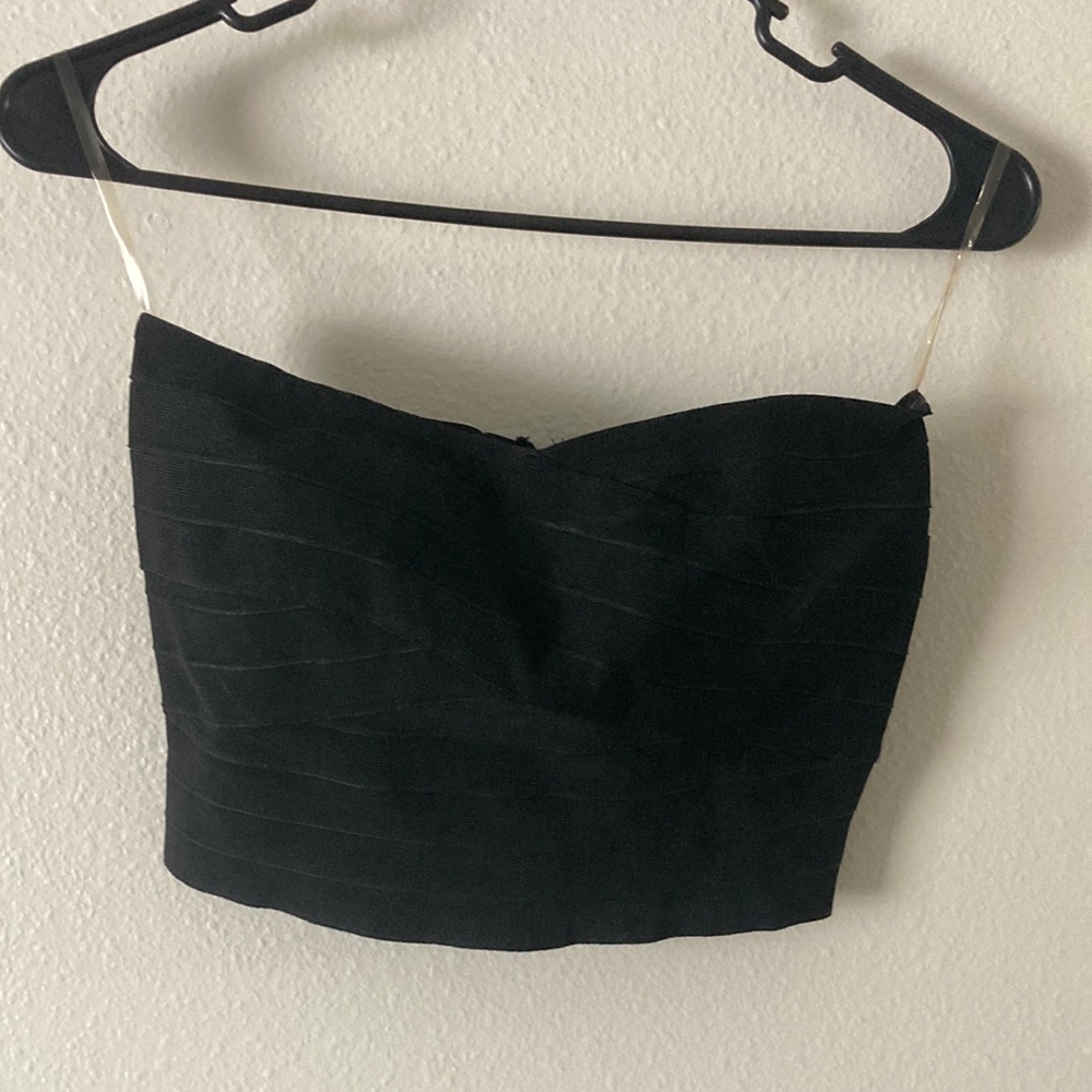 Cute black sleeveless crop top